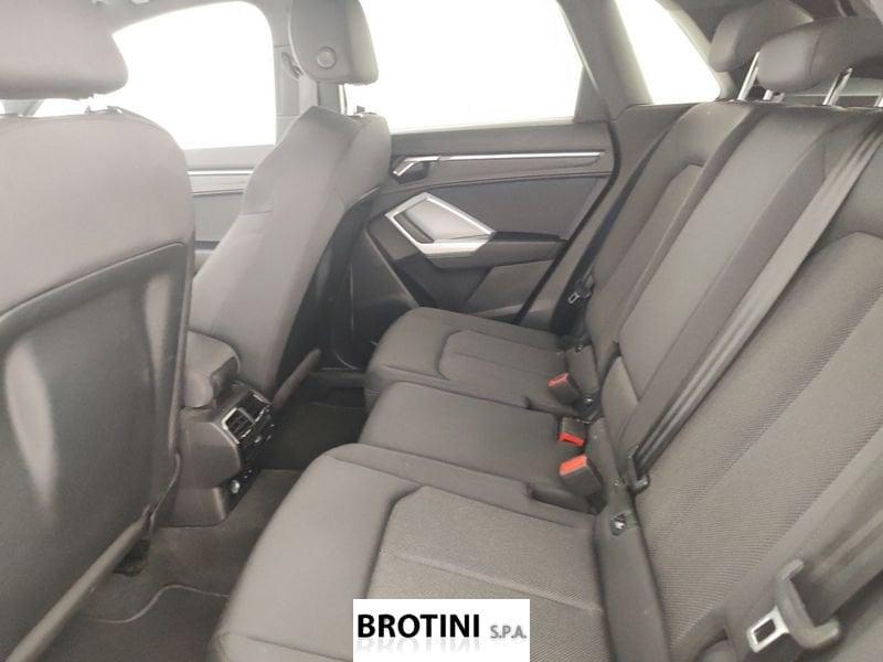 Audi Q3 35 TDI S tronic Identity Black
