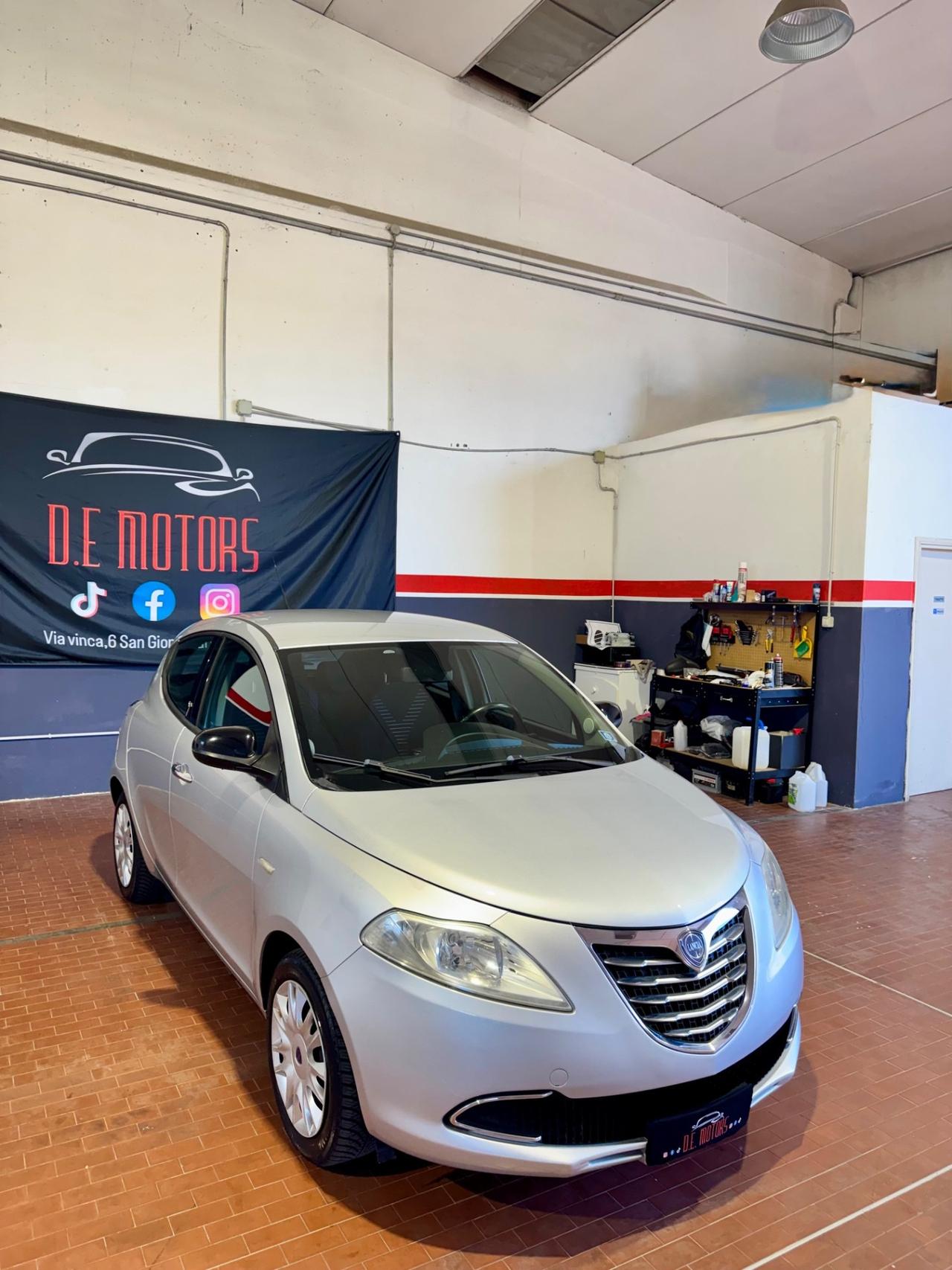 Lancia Ypsilon 1.2 69 CV 5 porte S&S Silver