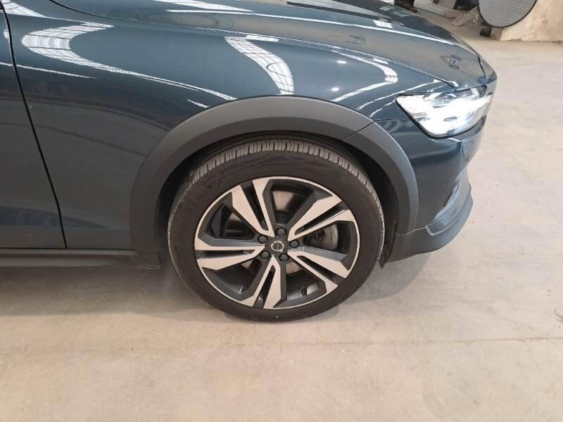 VOLVO V60 CC (2018-2024) V60 Cross Country B5 A...
