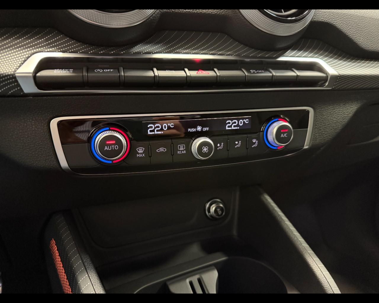 AUDI Q2 35 TDI S-TRONIC IDENITITY BLACK