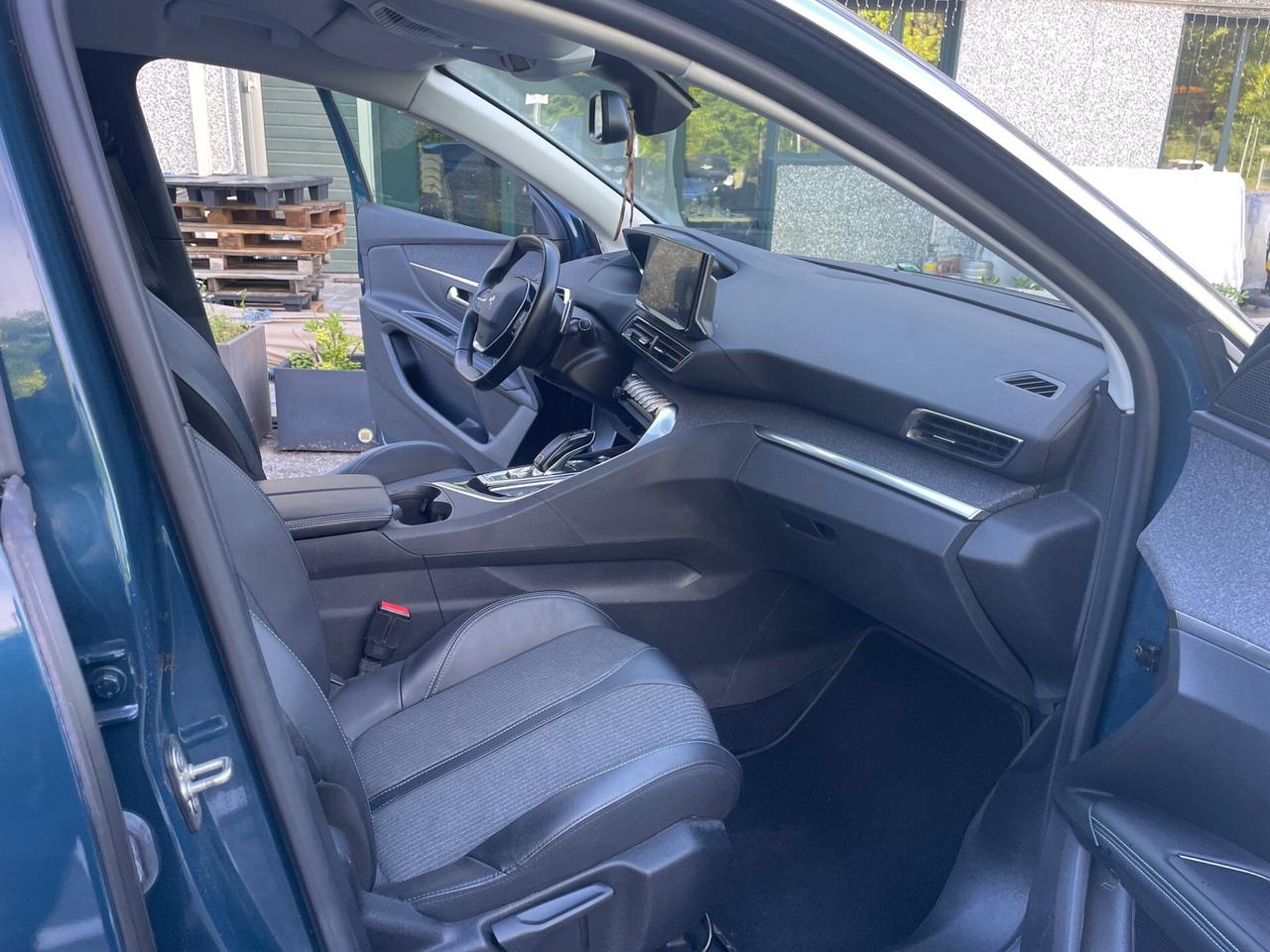 Peugeot 3008 BlueHDi 130 S&S*Automatik*Navi*Solo 54000*
