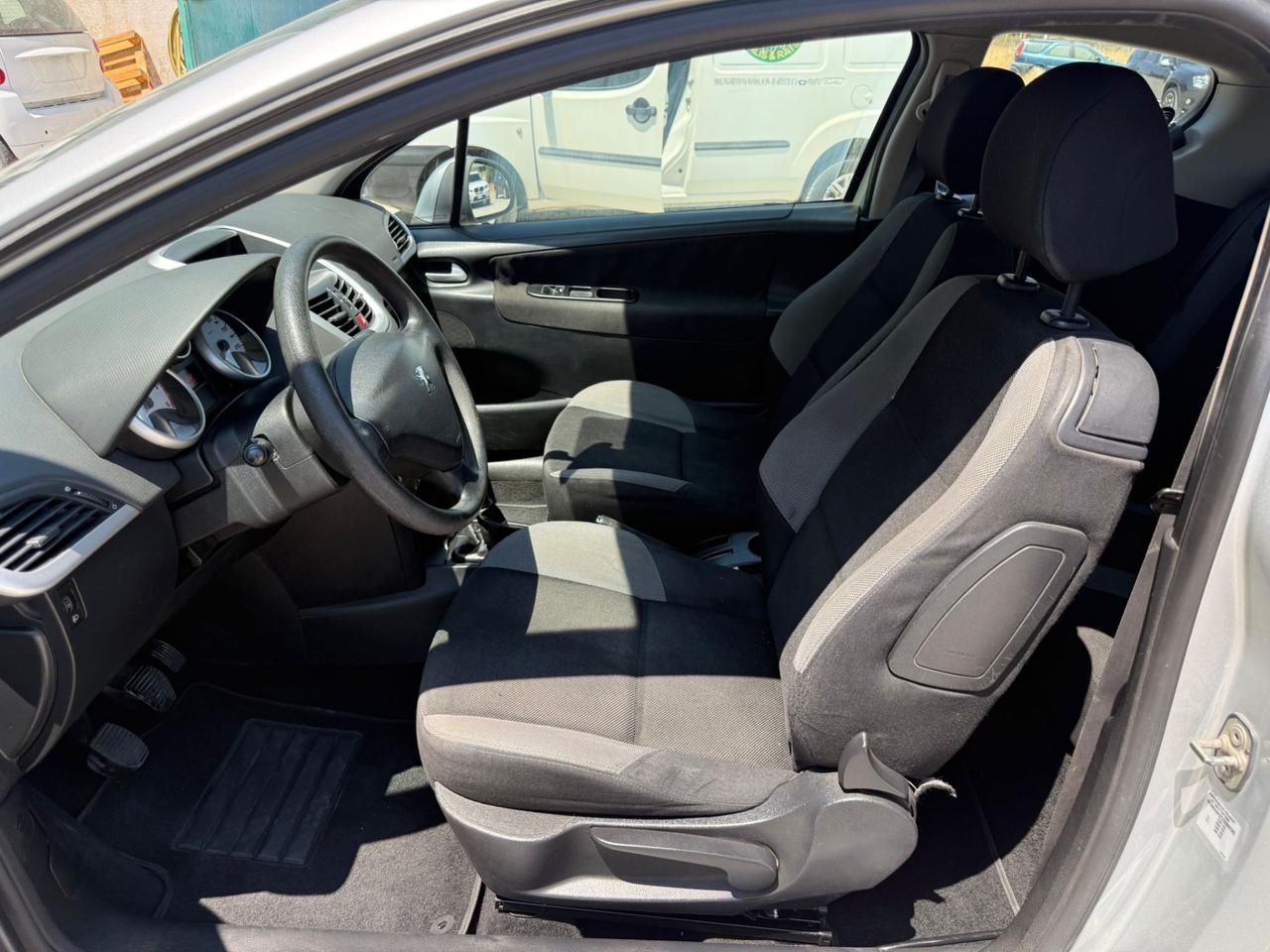 Peugeot 207 1.4 Diesel- Neopatentati- Climatizzatore