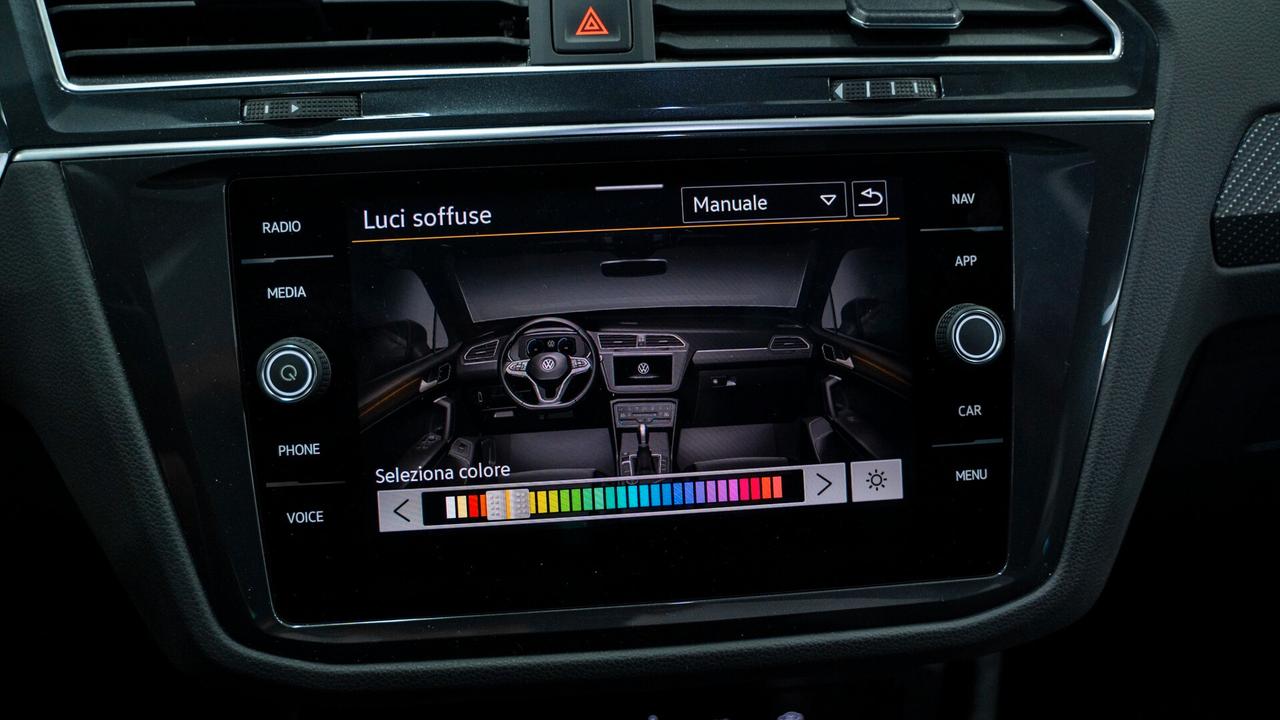 Volkswagen Tiguan 2.0 TDI 200 CV 2 X R LINE DSG 4MOTION SCR TETTO VIRTUAL CKT PACK LUCI XENO FULL OP