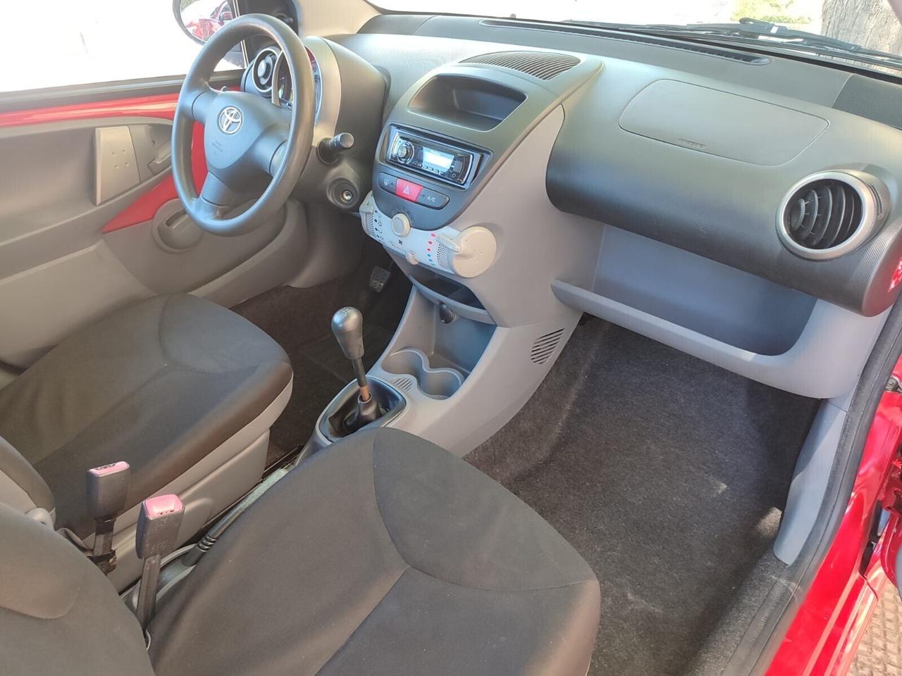 Toyota Aygo 1.0 BENZ 2010!!