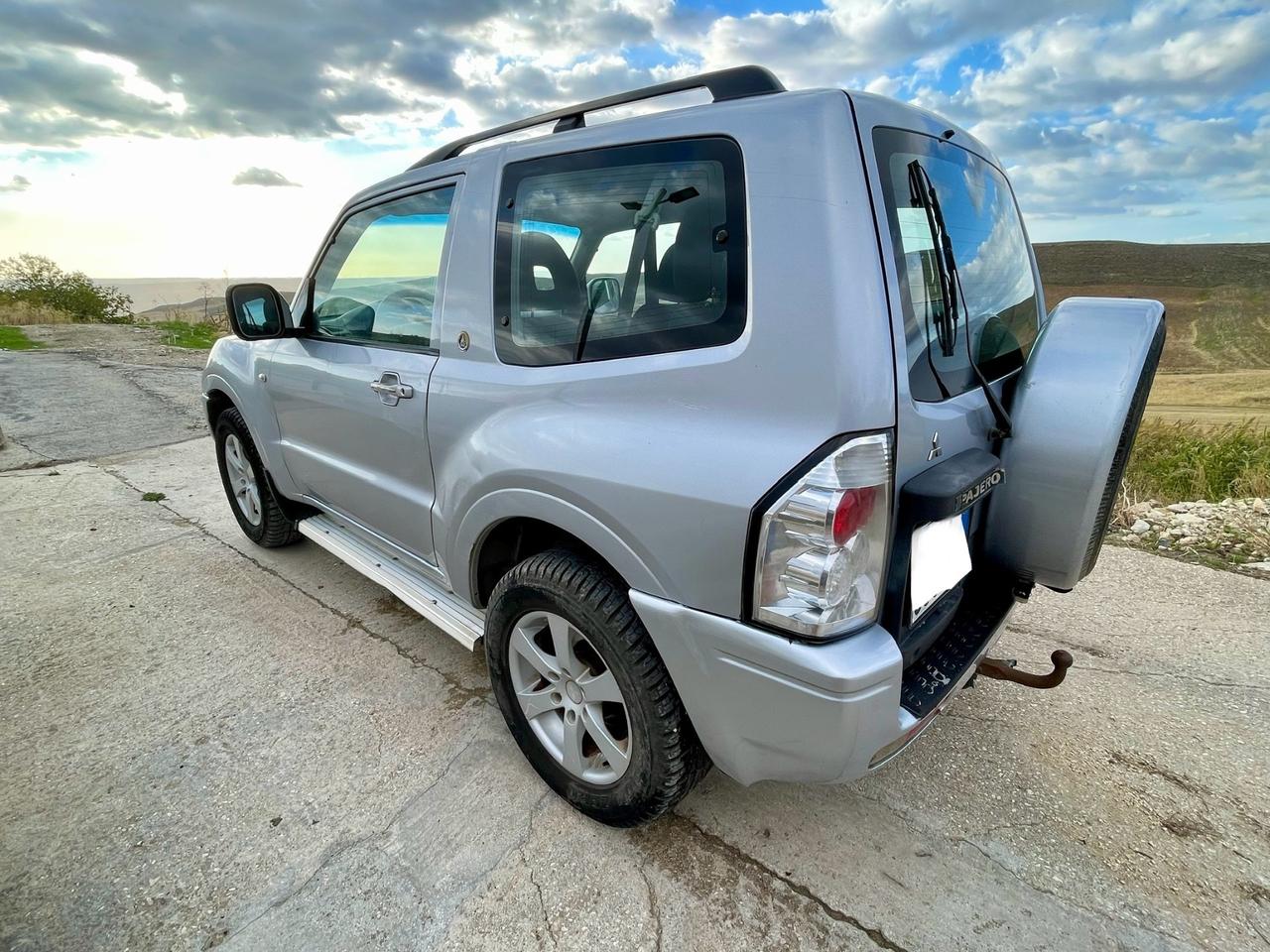 Mitsubishi Pajero 2.5 TDI 3p. Instyle