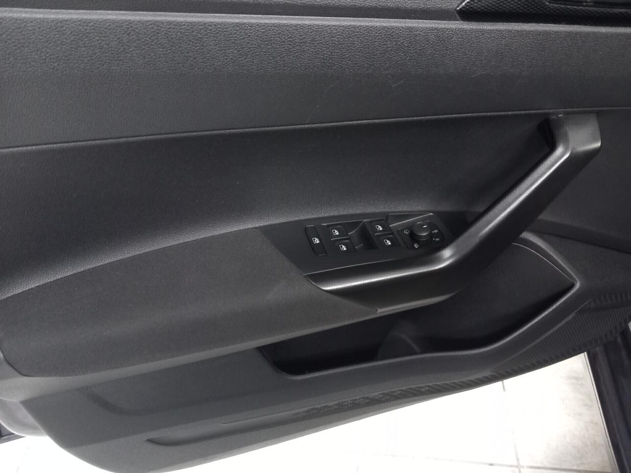 Volkswagen Polo anno 2022 benzina 1.0 km 34 mila