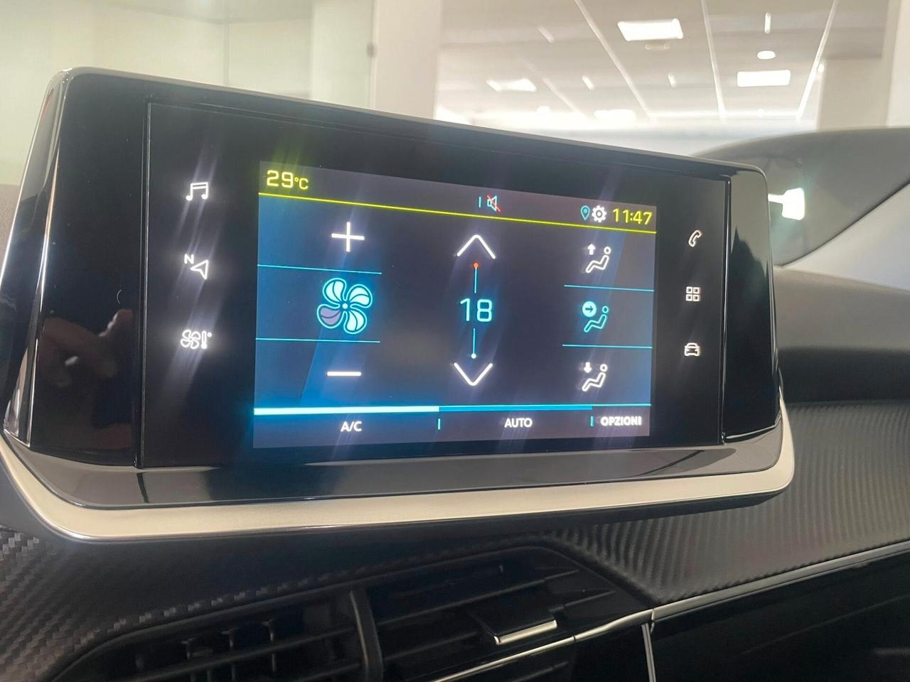 Peugeot 2008 motore elettrico 136 CV Allure