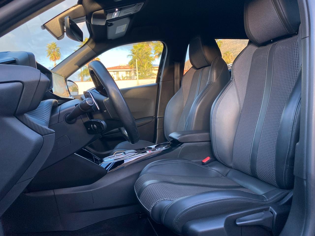 Peugeot 2008 GT Pack 1.5 bluehdi 130CV