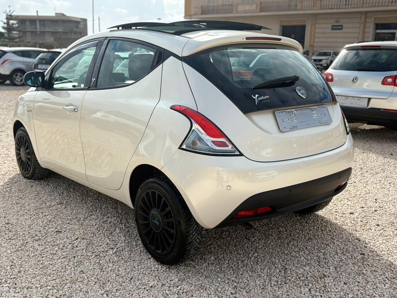 Lancia Ypsilon 0.9 TwinAir 85 CV 5 porte S&S Black&Red
