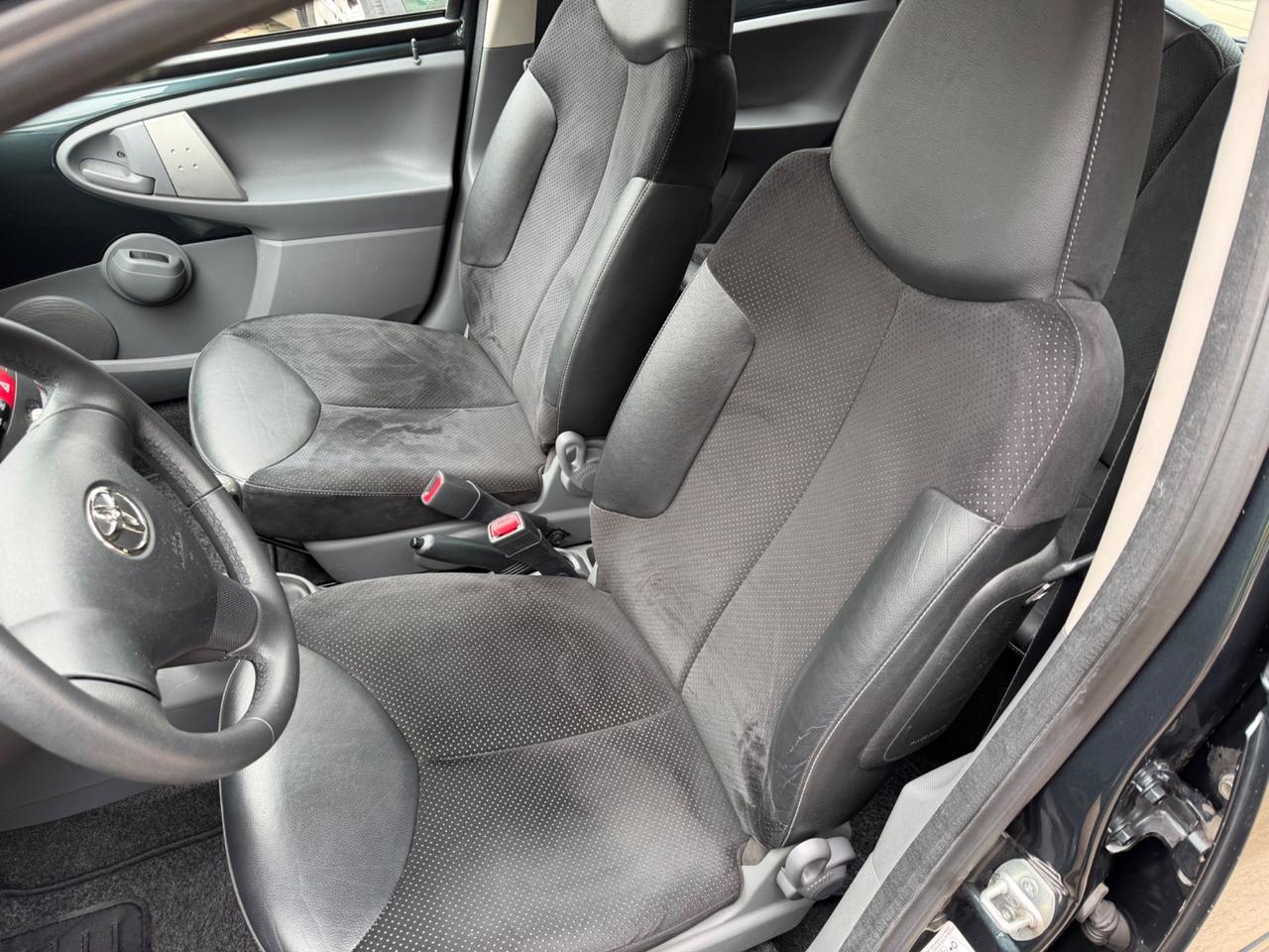 Toyota Aygo 1.0 5 porte Now Connect KM CERTIFICATI