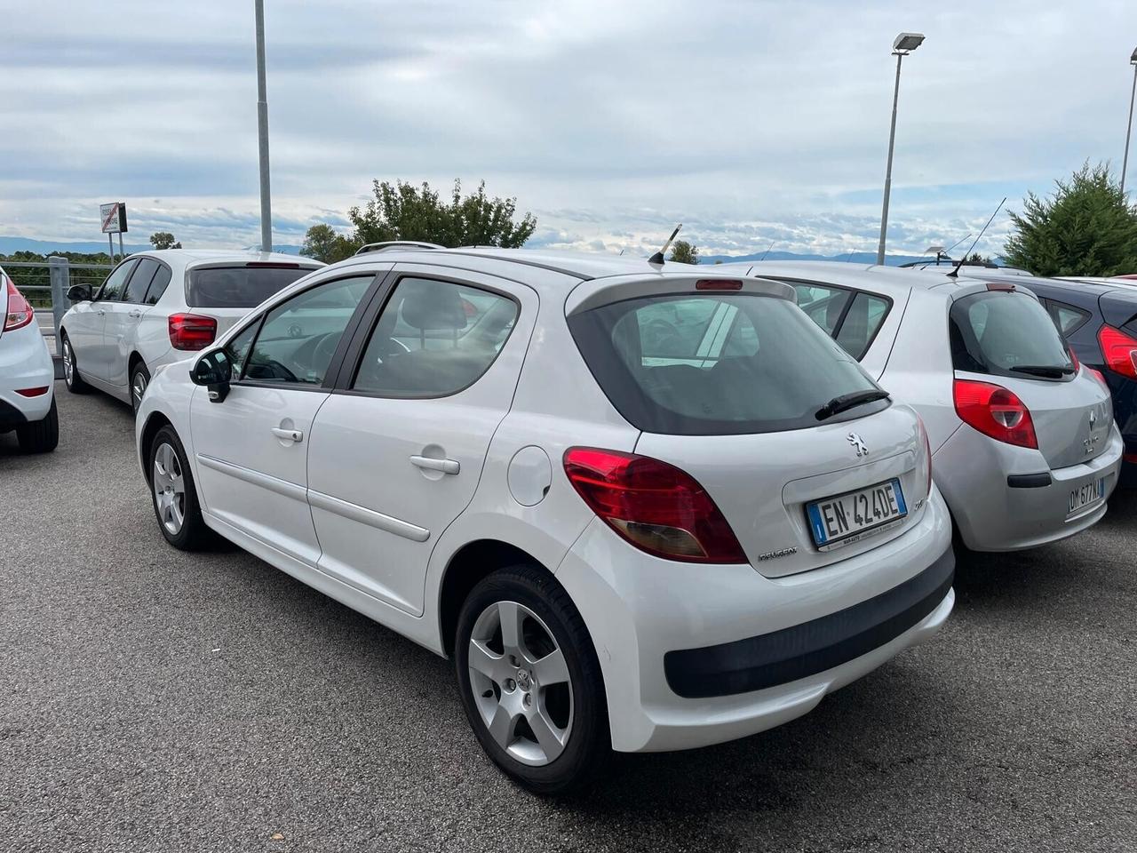 Peugeot 207 1.6 8V HDi 93CV 5p. Allure Neopatentati