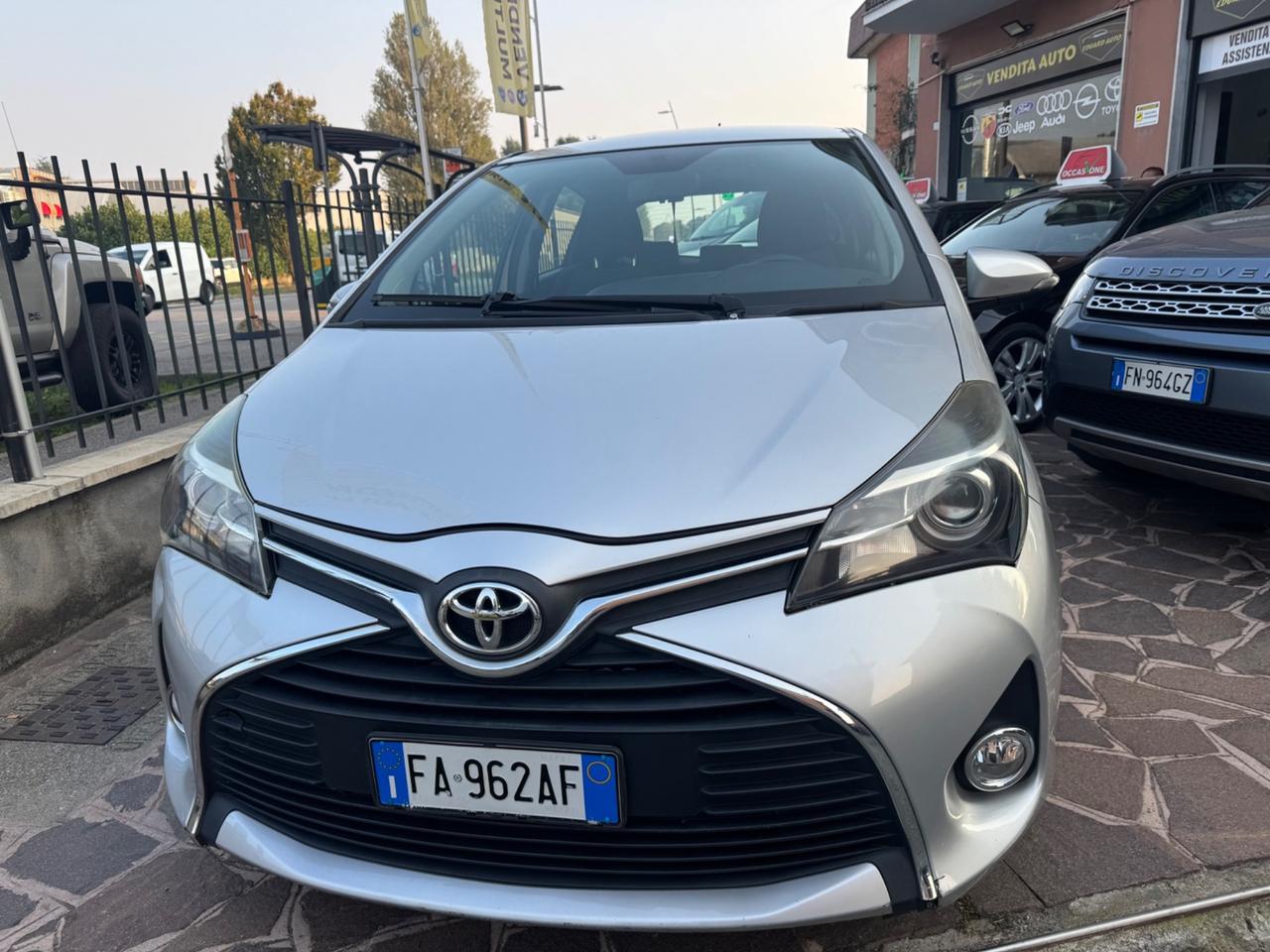 Toyota Yaris 1.0 5 porte Lounge neo patentati
