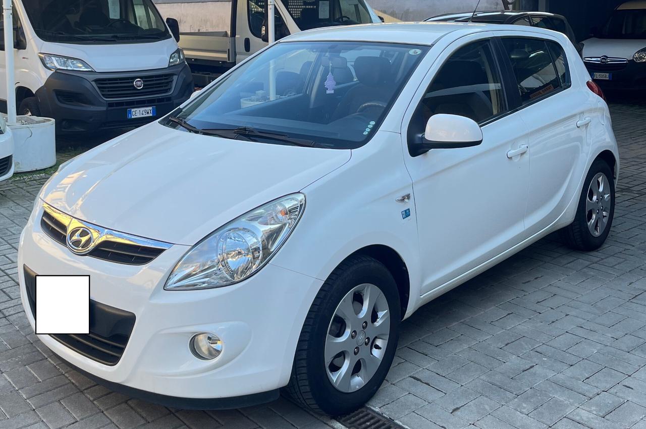 HYUNDAI I20 - 1.2 BENZINA - 5 PORTE - ANCHE PER NEOPATENTATI - 2010