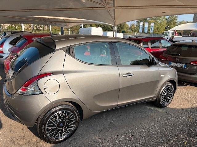 Lancia Ypsilon 1000 firefly 5 porte S&S HYBRID PLATINO