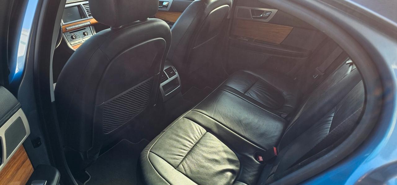 Jaguar XF 2.7D V6 Premium Luxury