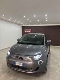 Fiat 500 500e Berlina 42 kWh La Prima