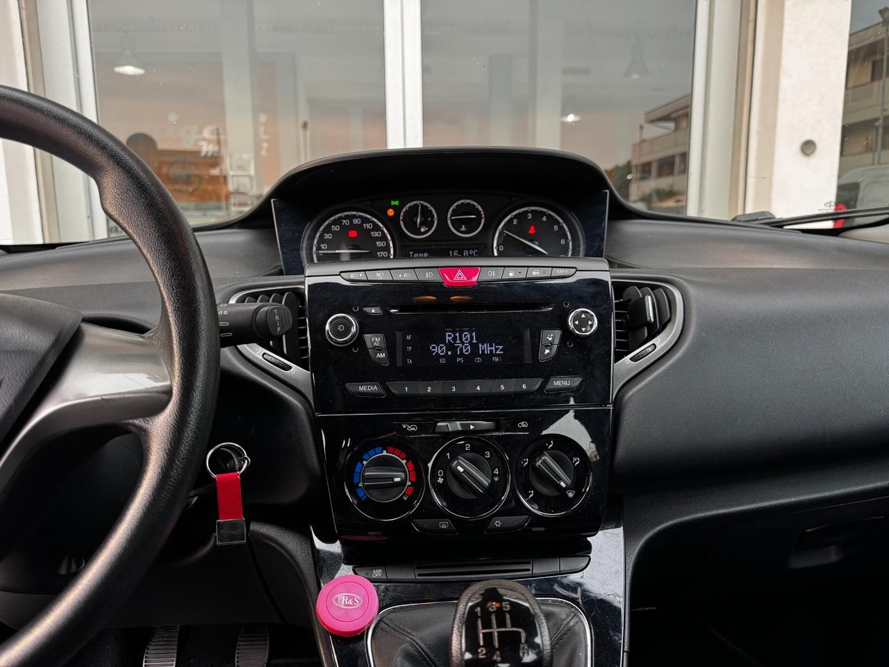 Lancia Ypsilon 0.9 TwinAir 85 CV 5 porte Metano Ecochic Elefantino