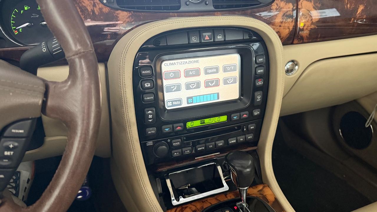 Jaguar XJ 2.7 D V6 cat Sovereign