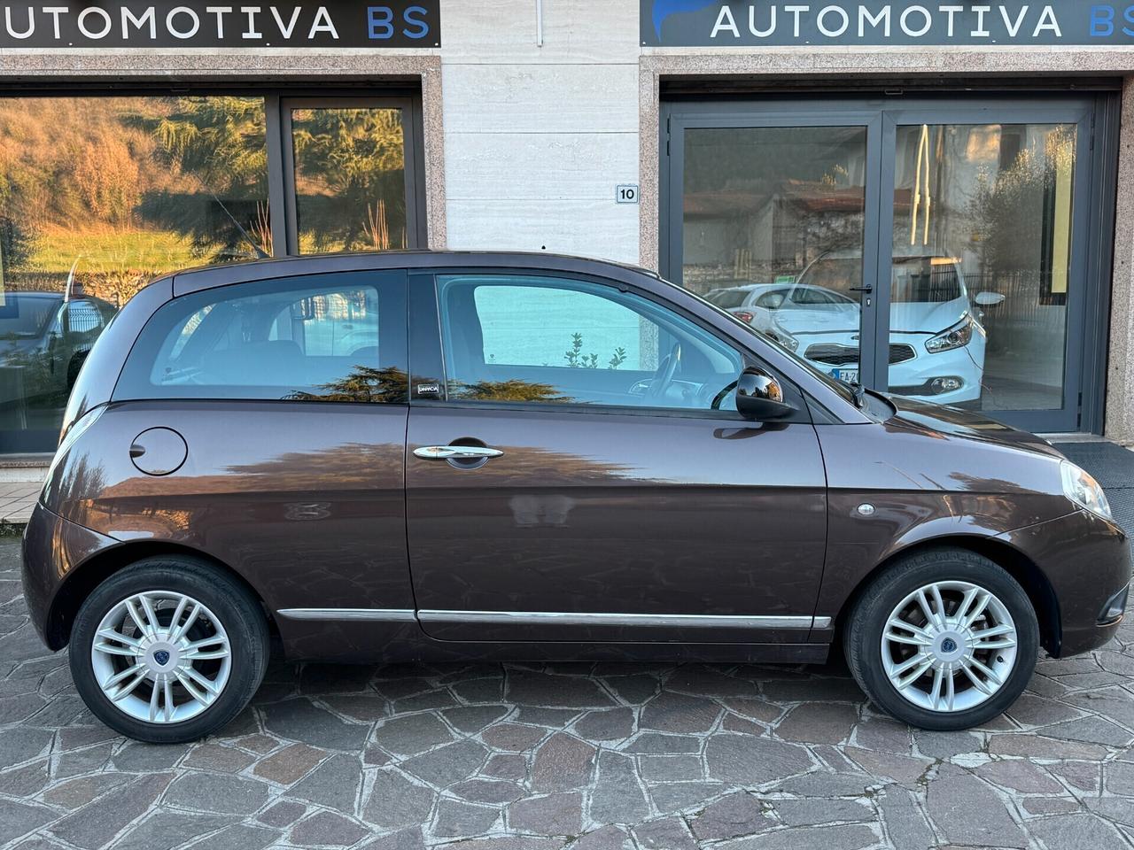 Lancia Ypsilon 1.2 69 CV Unyca