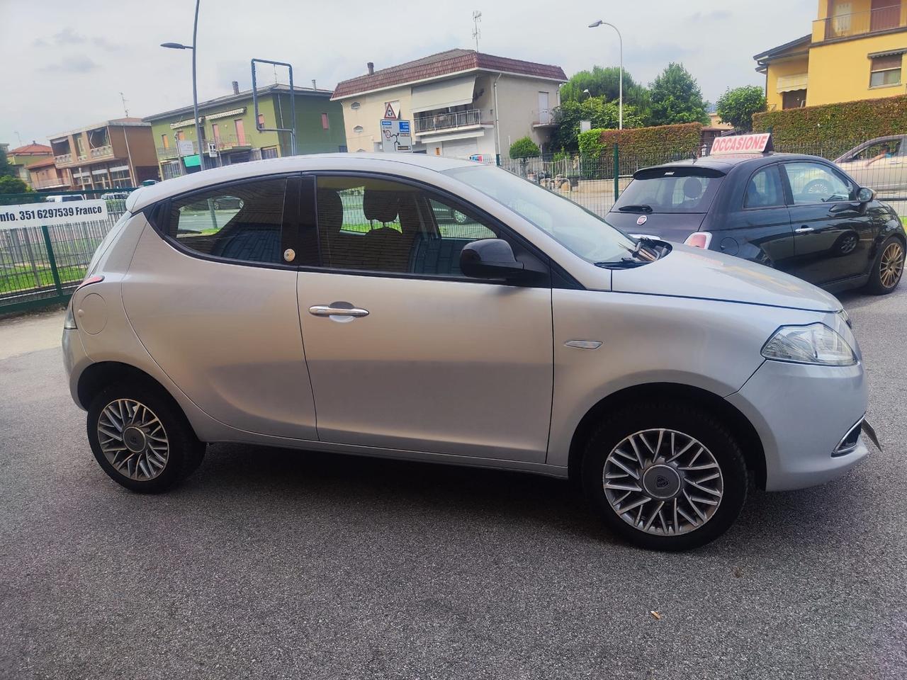 Lancia Ypsilon 0.9 TwinAir 85 CV 5 porte Metano Ecochic Silver