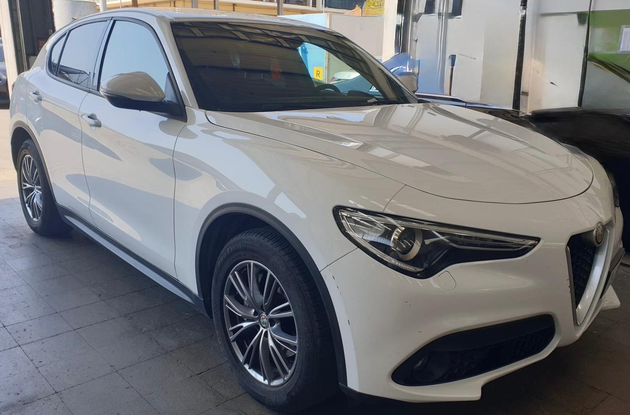 Stelvio 2.2 Turbodiesel 150 CV AT8 RWD Super