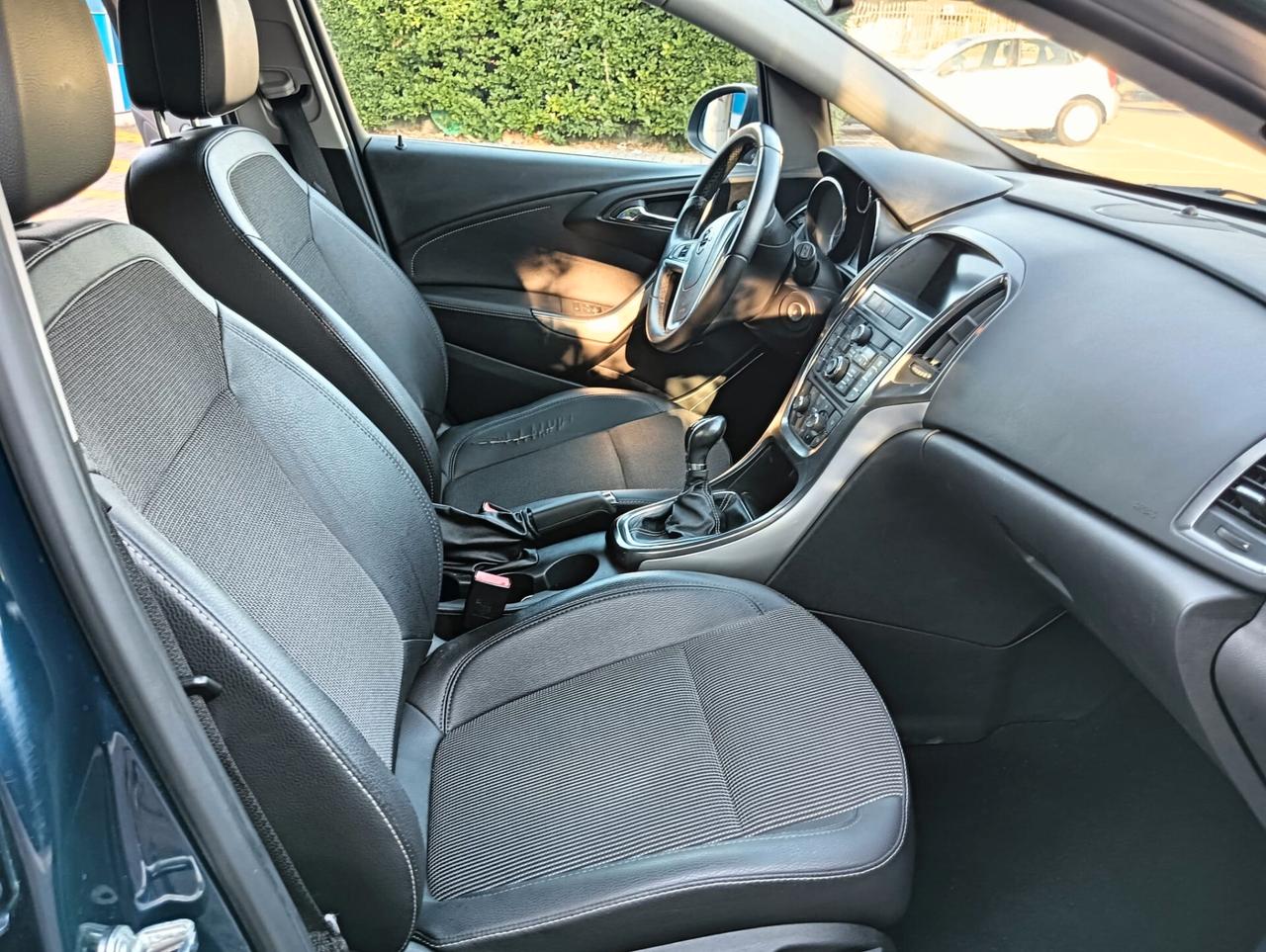 OPEL ASTRA..ANNO 2012....NEOPATENTATIIL..SENSORI DI PARCHEGGIO POSTERIORI ANTERIORE..NAVIGATORE. CRUYS CONTROL. CELL 320 147 1147 WUATSAPP. CELL 3276540940..PREZZO 530O€ TRATABILLE 0