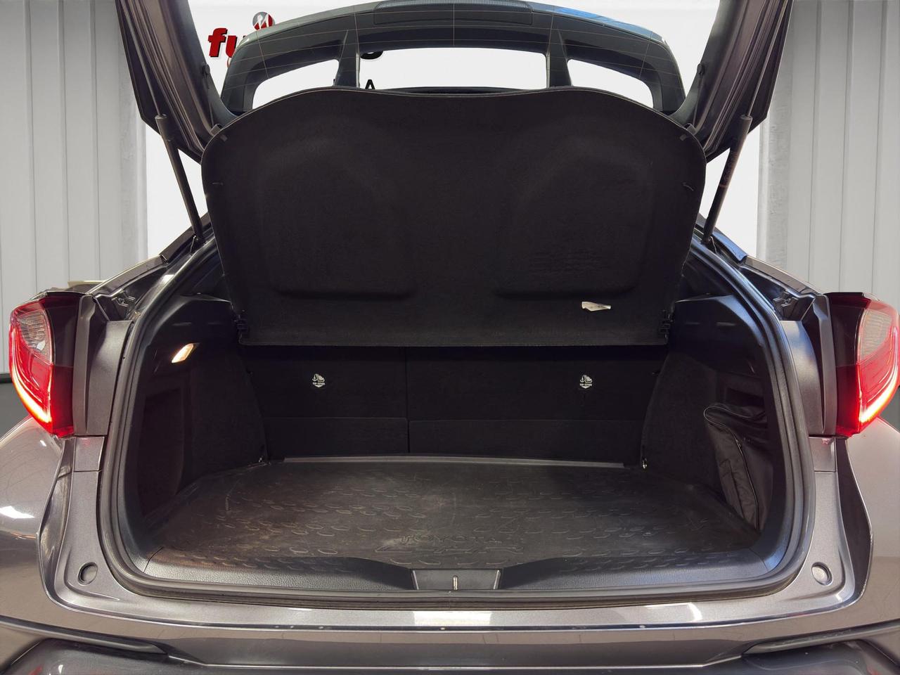 Toyota C-HR 1.8h Business e-cvt