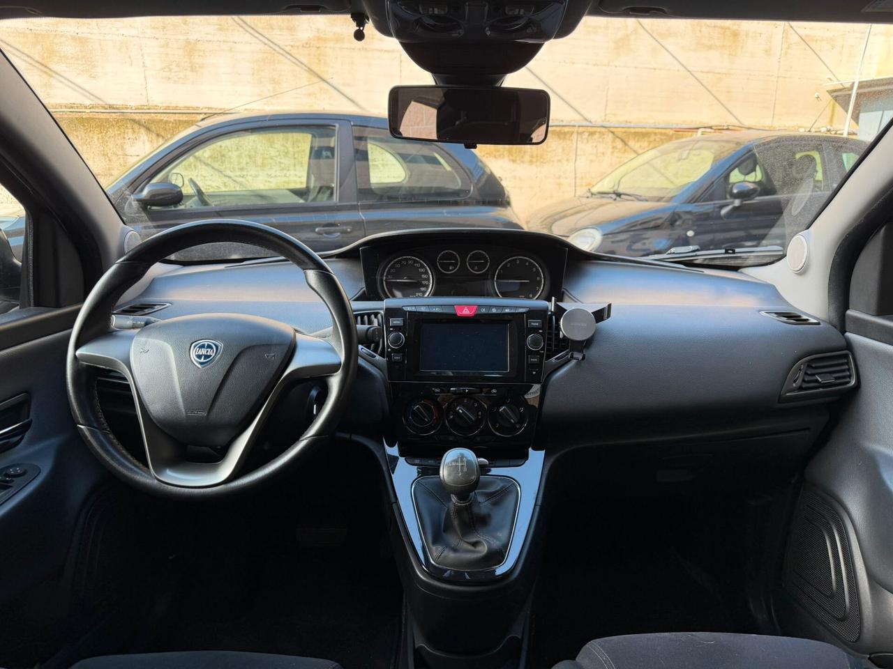 Lancia Ypsilon 0.9 TwinAir 85 CV 5 porte S&S Platinum