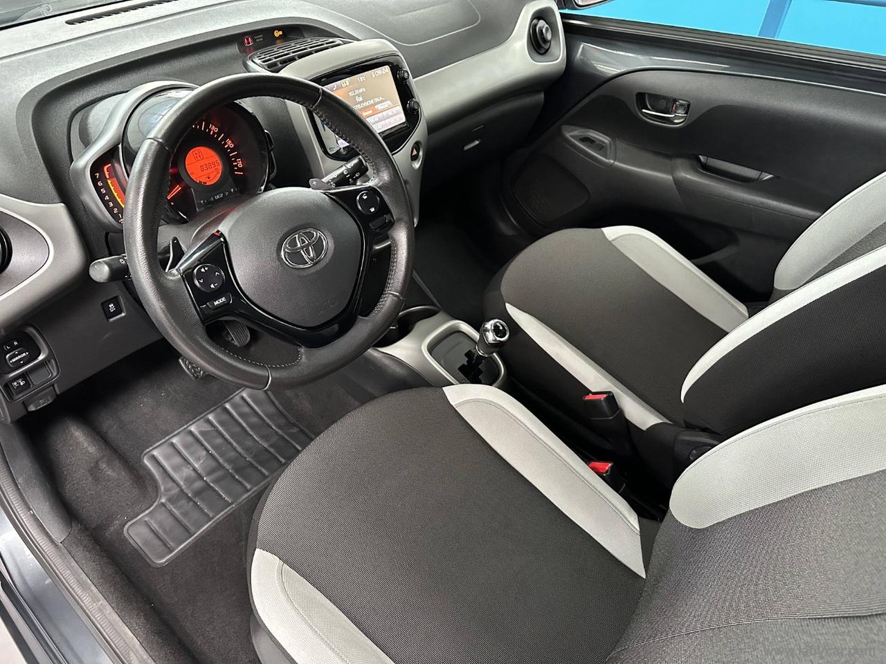 TOYOTA Aygo 1.0 VVT-i 69 CV 5p. x-play MMT