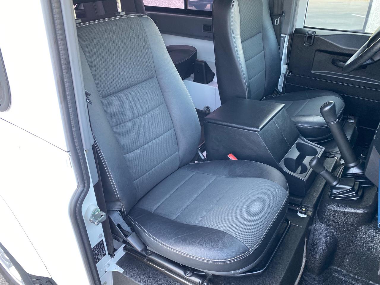 Land Rover Defender 90 2.2 TD4 Autocarro 4 Posti