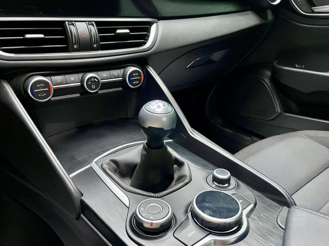 Alfa Romeo Giulia Berlina Giulia 2.2 t Business Launch Edition 150cv