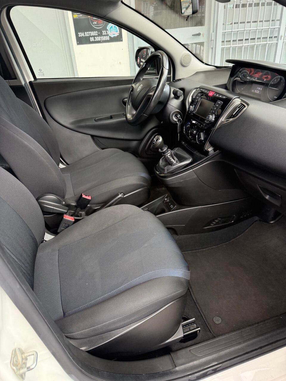 Lancia Ypsilon 1.0 FireFly 5 porte S&S Hybrid Ecochic Gold