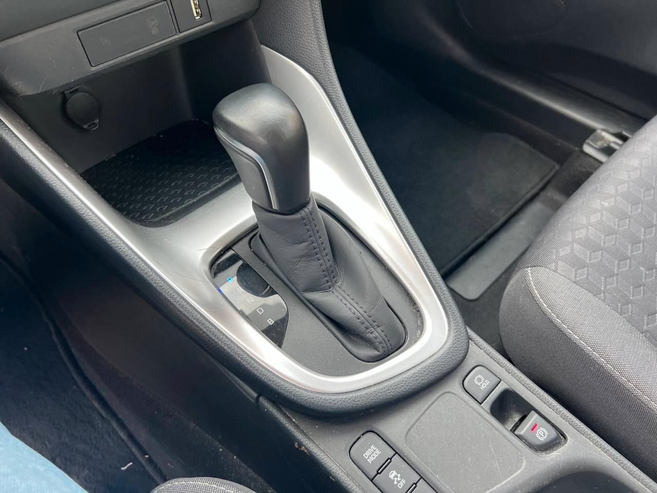 Toyota Yaris 1.5 Hybrid 5 porte Automatica Neopatentati