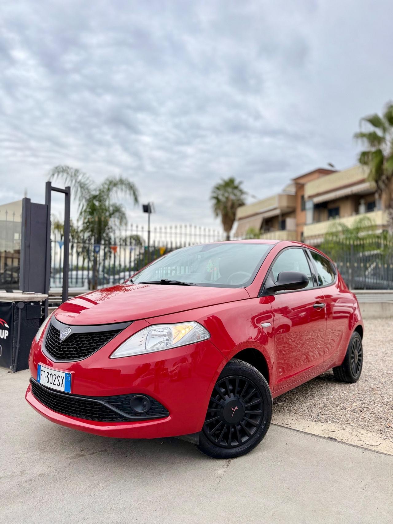 Lancia Ypsilon 1.2 69 CV 5 porte S&S Gold