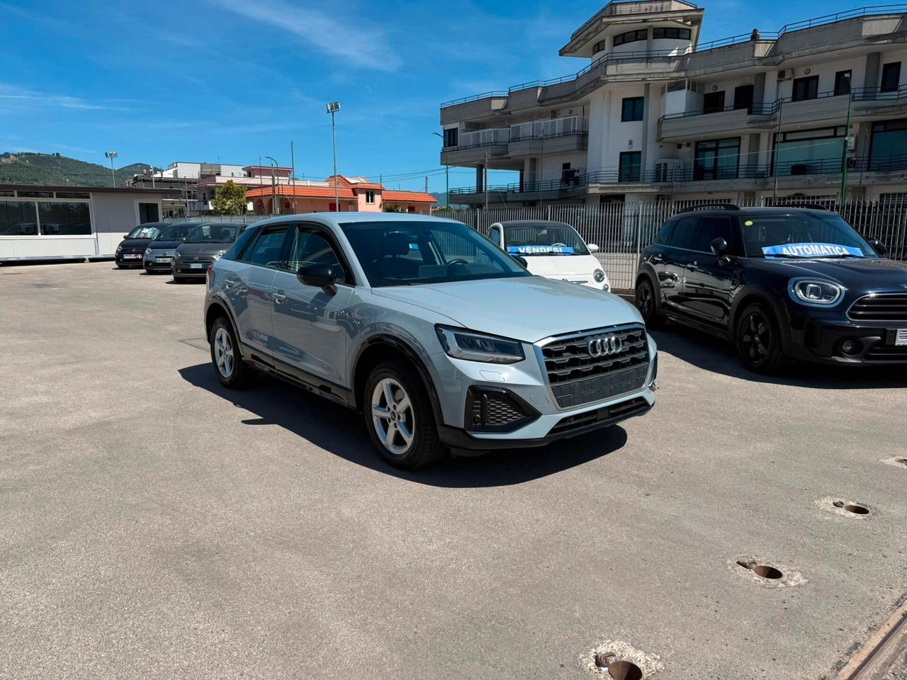 Audi Q2 30 TDI cockpit led camera