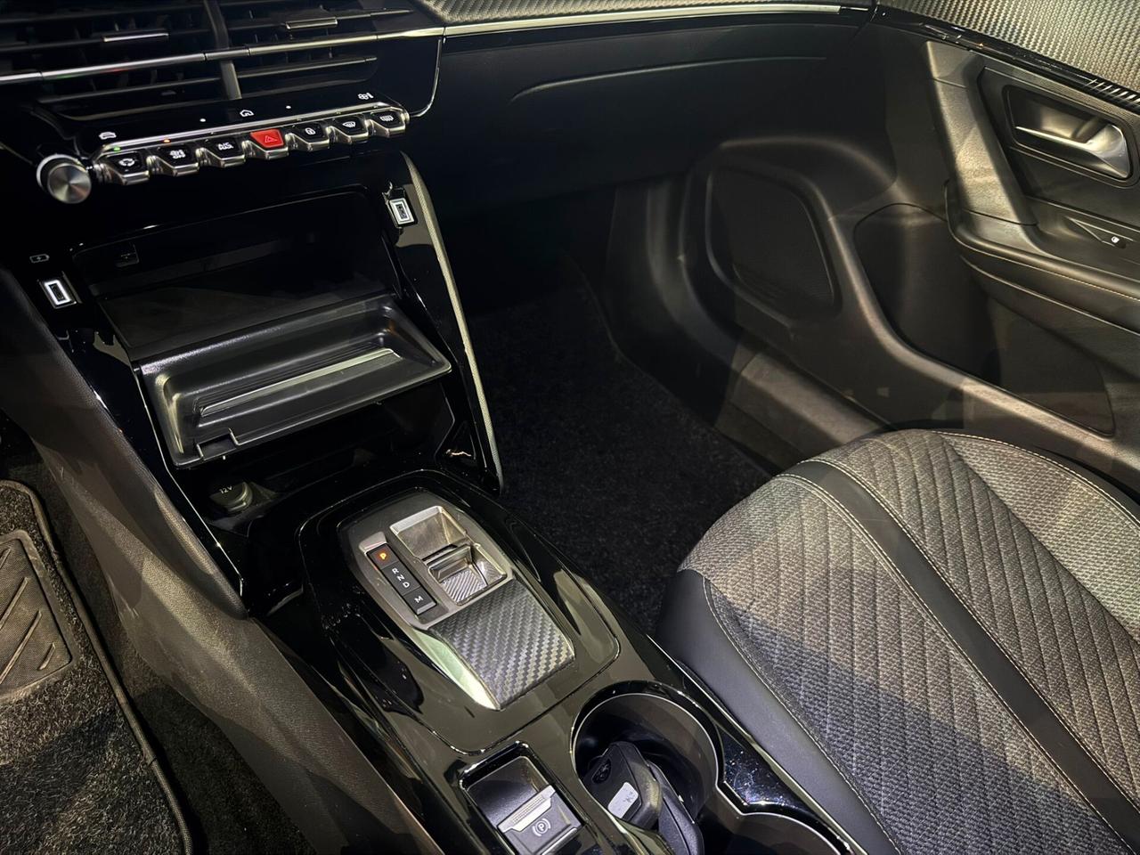 Peugeot 2008 BlueHDi 130 S&S EAT8 Allure