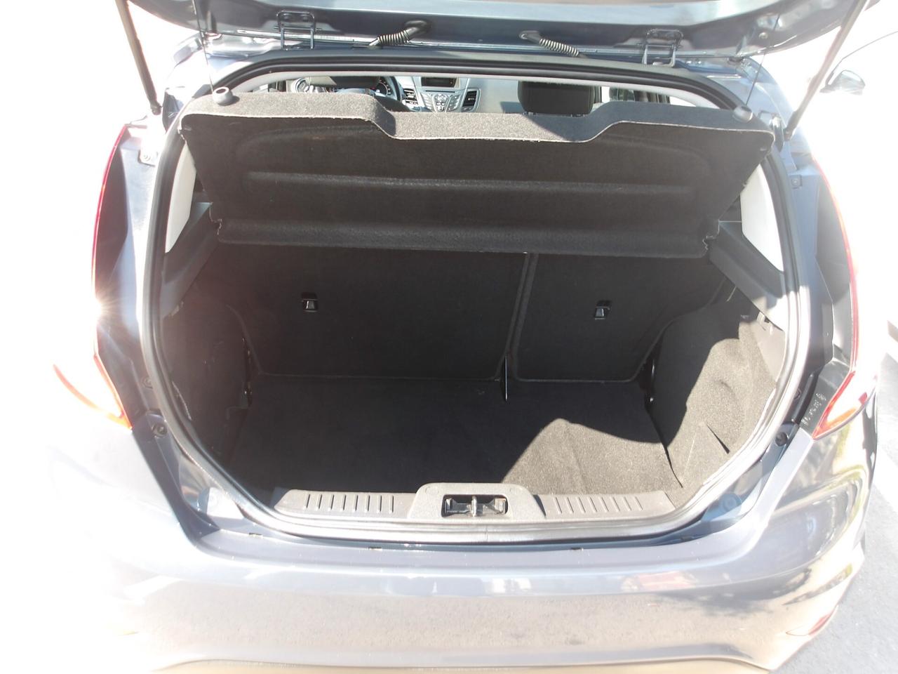 FORD FIESTA 1.2 BENZ-GARANZIA FULL-2015