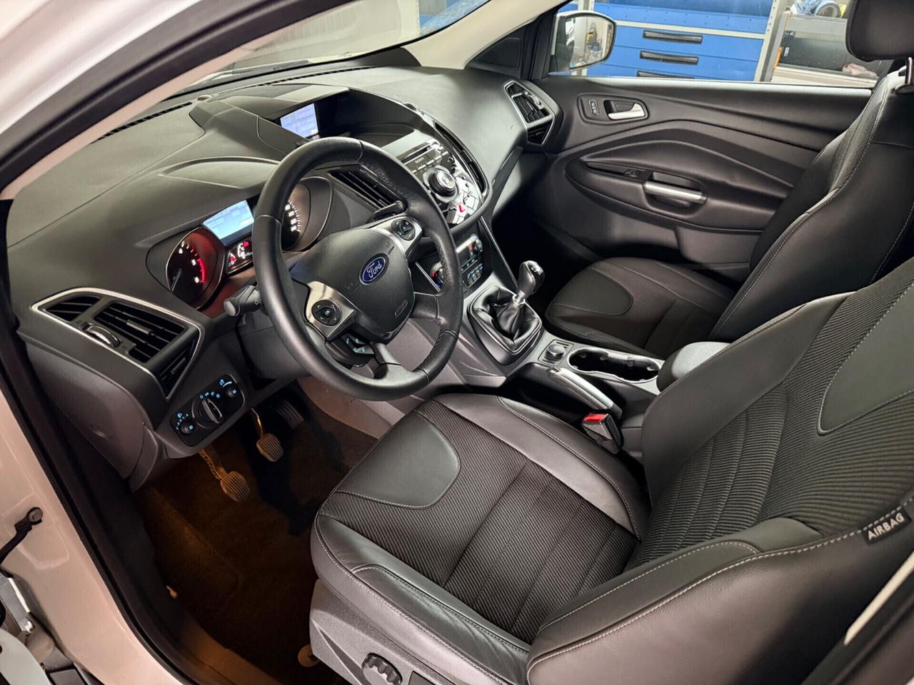 Ford Kuga 2.0 TDCI 140 CV 4WD Titanium