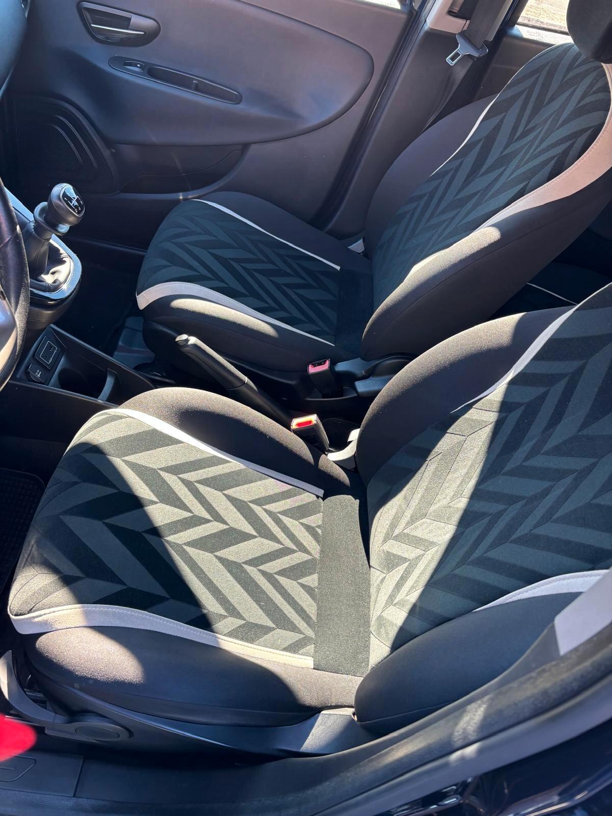 Lancia Ypsilon 0.9 TwinAir 85 CV 5 porte Metano Ecochic Platinum