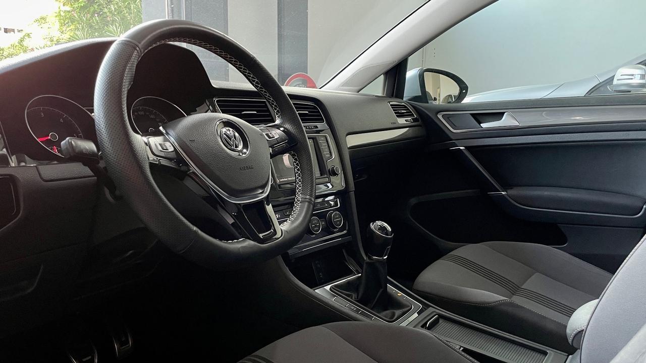 VOLKSWAGEN GOLF 1.6 COMFORT LINE BLUEMOTION TECHNOLOGY TDI 110 CV - FULL LED, NEOPATENTATI