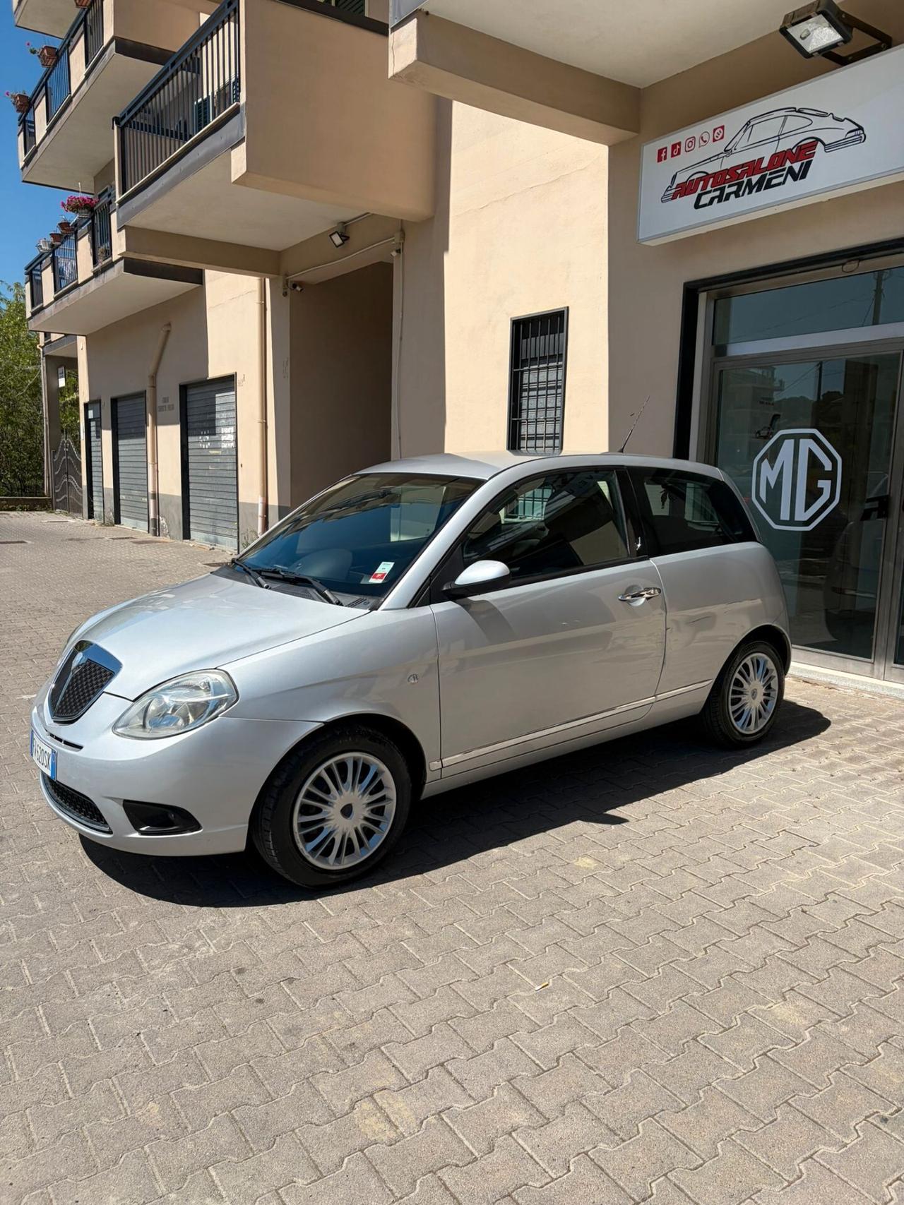 Lancia Ypsilon 1.3 MJT 90 CV Platino