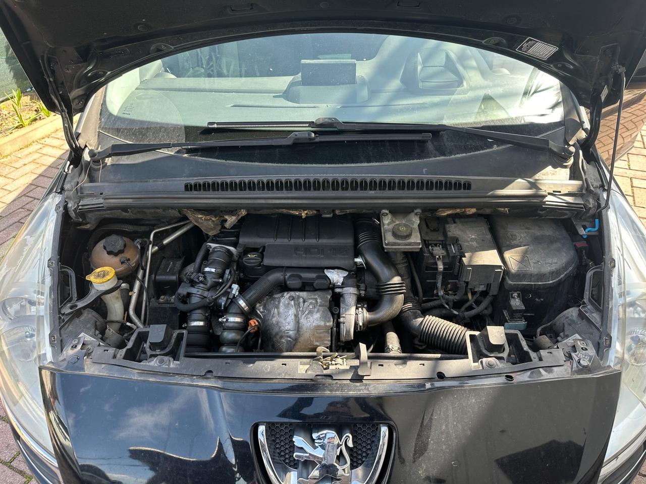 Peugeot 5008 1.6 HDi 110CV Féline