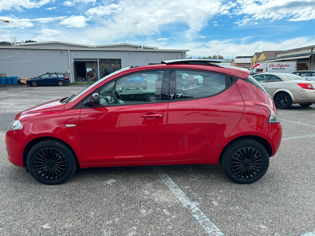 Lancia Ypsilon 1.2 69 CV 5 porte TETTO APRIBILE OK NEOPATENTATI