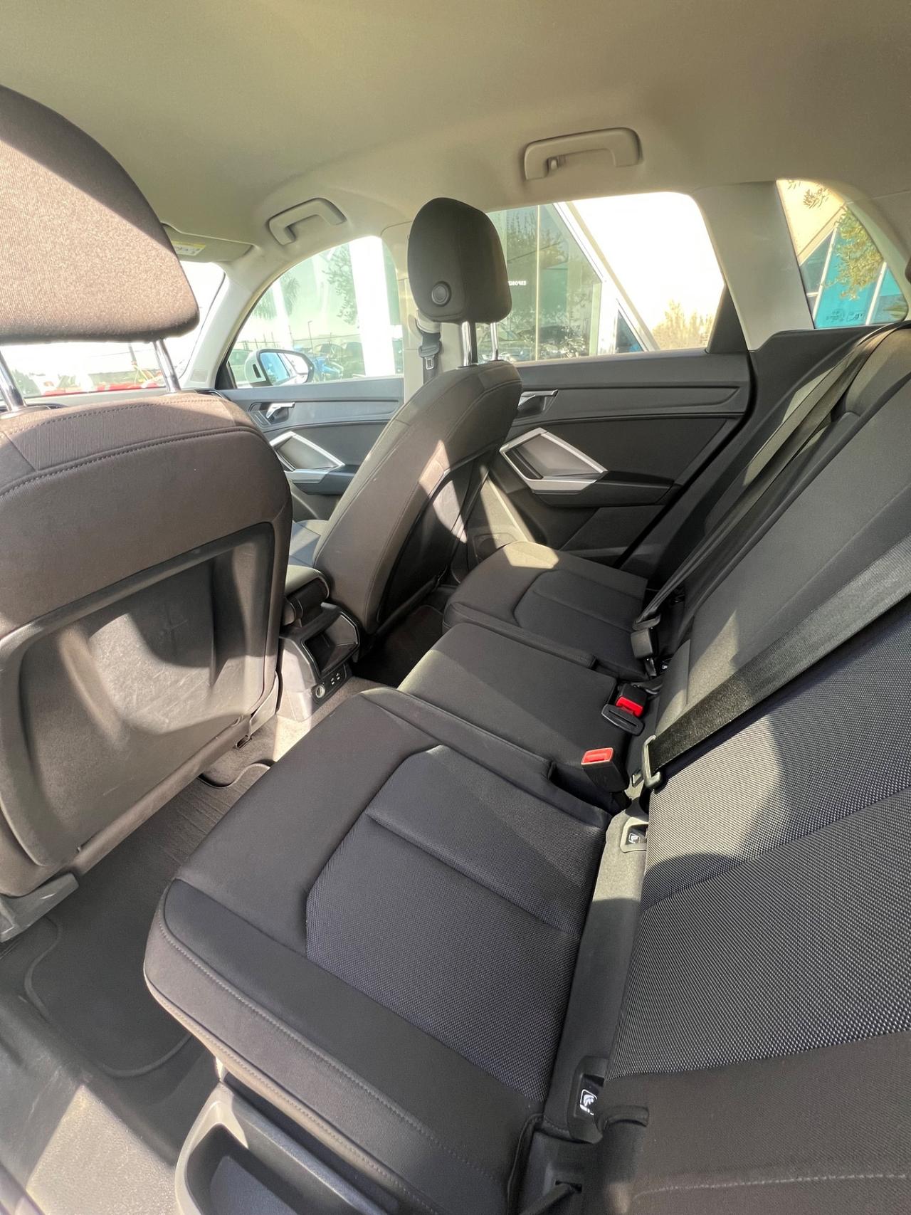 Audi Q3 35 TDI S tronic Business