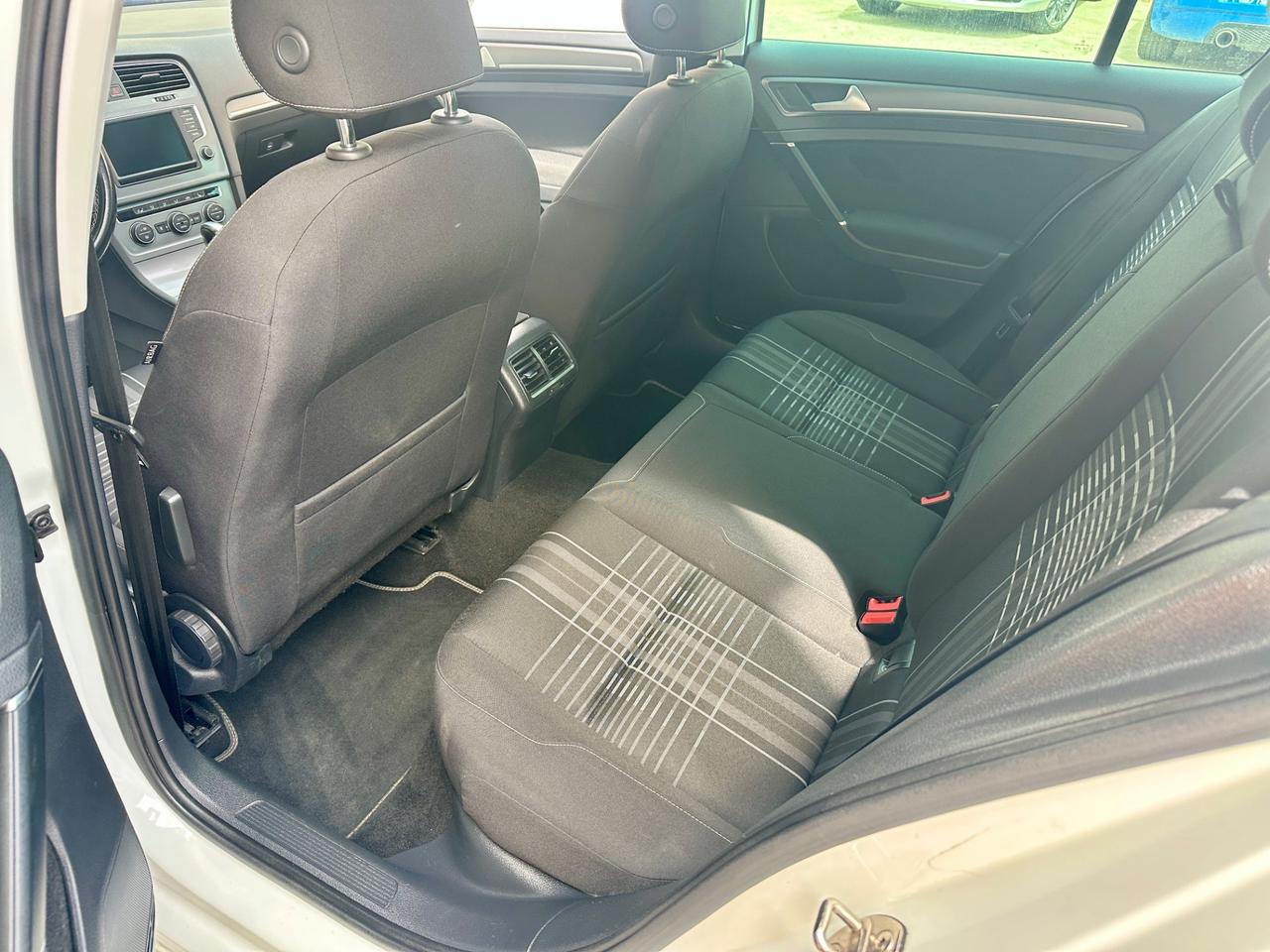 Volkswagen Golf 2.0 TDI DSG 5p. LOUNGE BlueMotion Technology