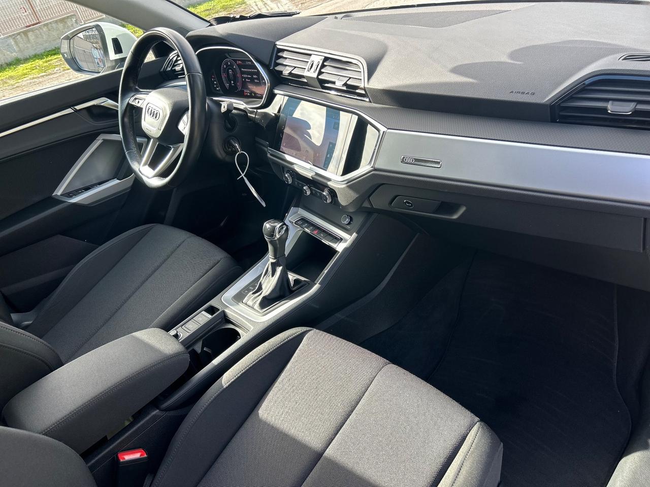 Audi Q3 35 TDI S tronic SPORT /matrix /full