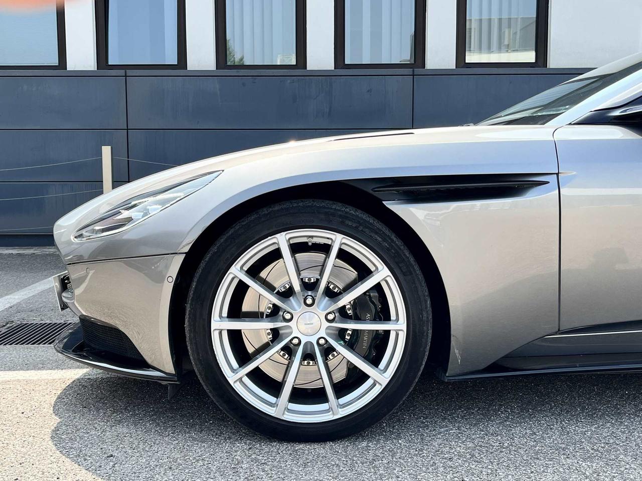 ASTON MARTIN DB11 Coupe 5.2 V12 AMR auto