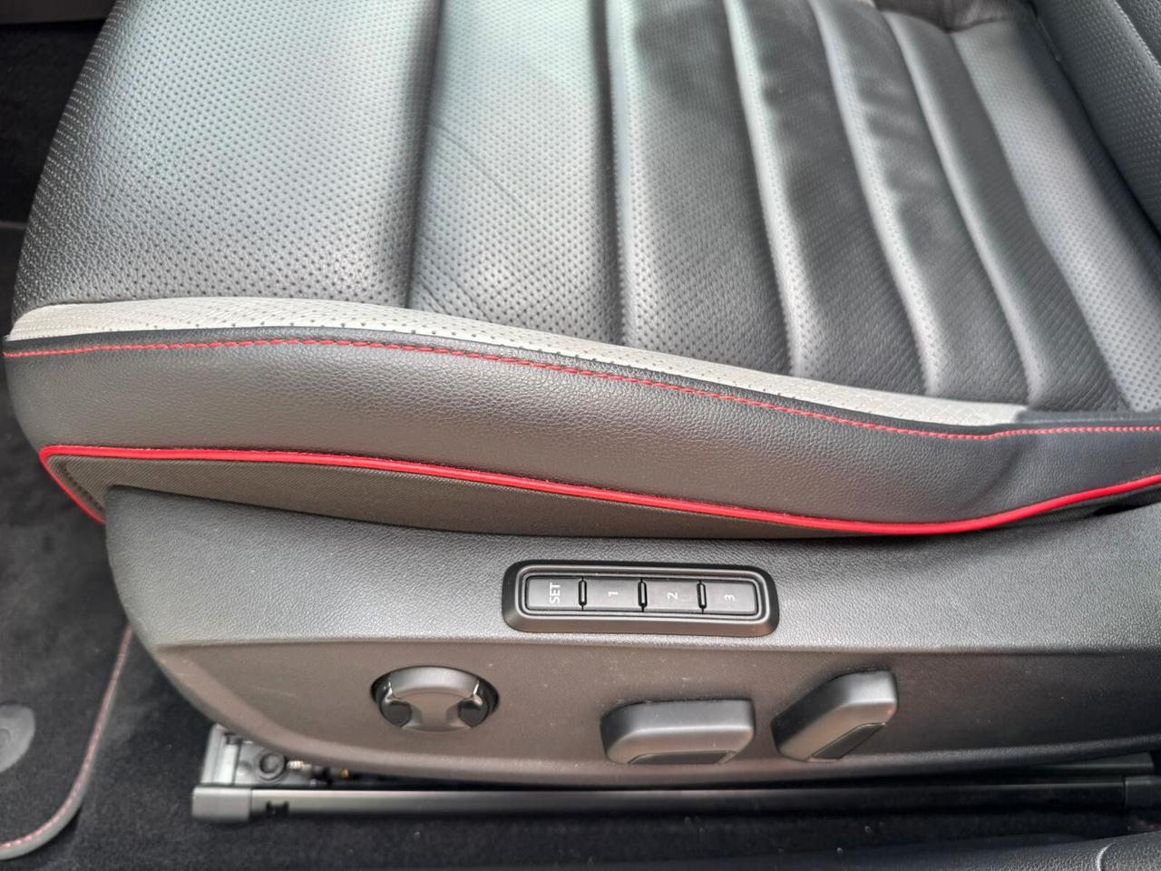 Volkswagen Golf GTI 2.0 TSI Performance 245cv dsg