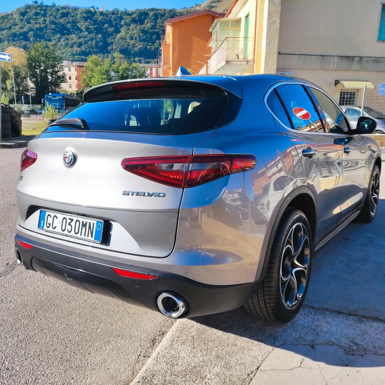 Alfa Romeo Stelvio 2.2 Turbodiesel 210 CV AT8 Q4 Executive