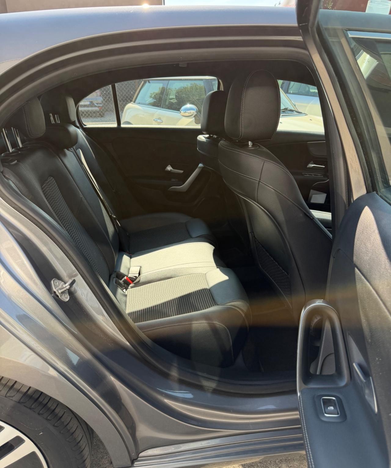 Mercedes A180d- 2.0 automatic business extra-Garanzia 12mesi